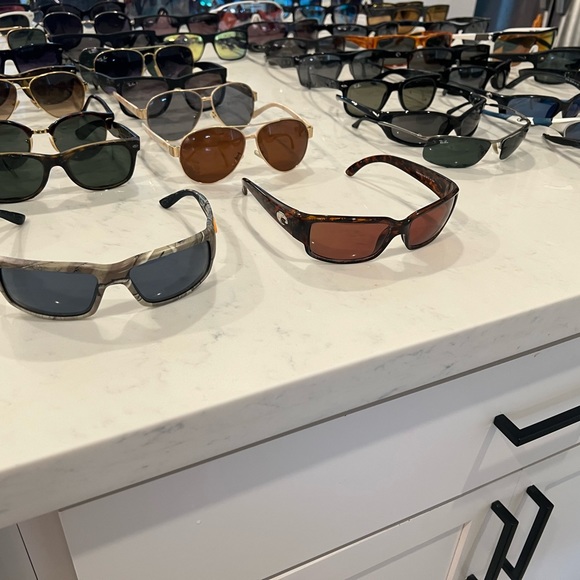 Lot of 82 pairs of used sunglasses, Oakley, Costa, Coach, Ray Ban, Nike, etc. - Picture 2 of 6